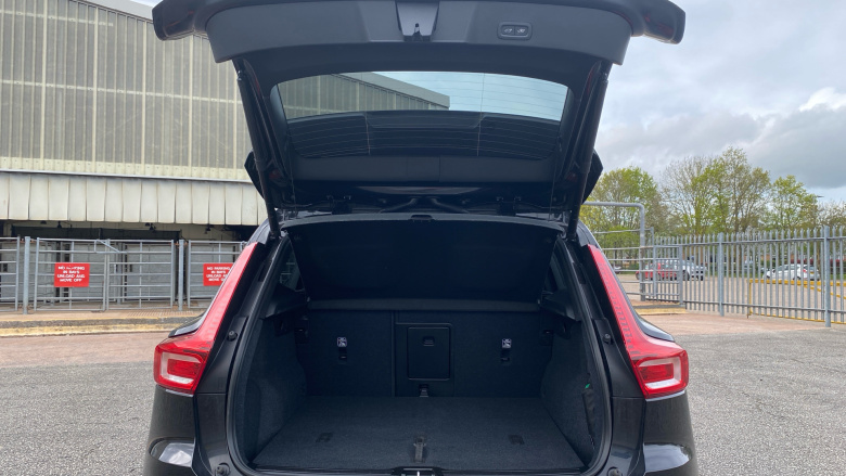 Volvo XC40 2.0 B3P Plus Black Edition 5dr Auto Petrol Estate